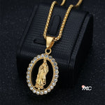Colar com medalha da Virgem Maria e cristais