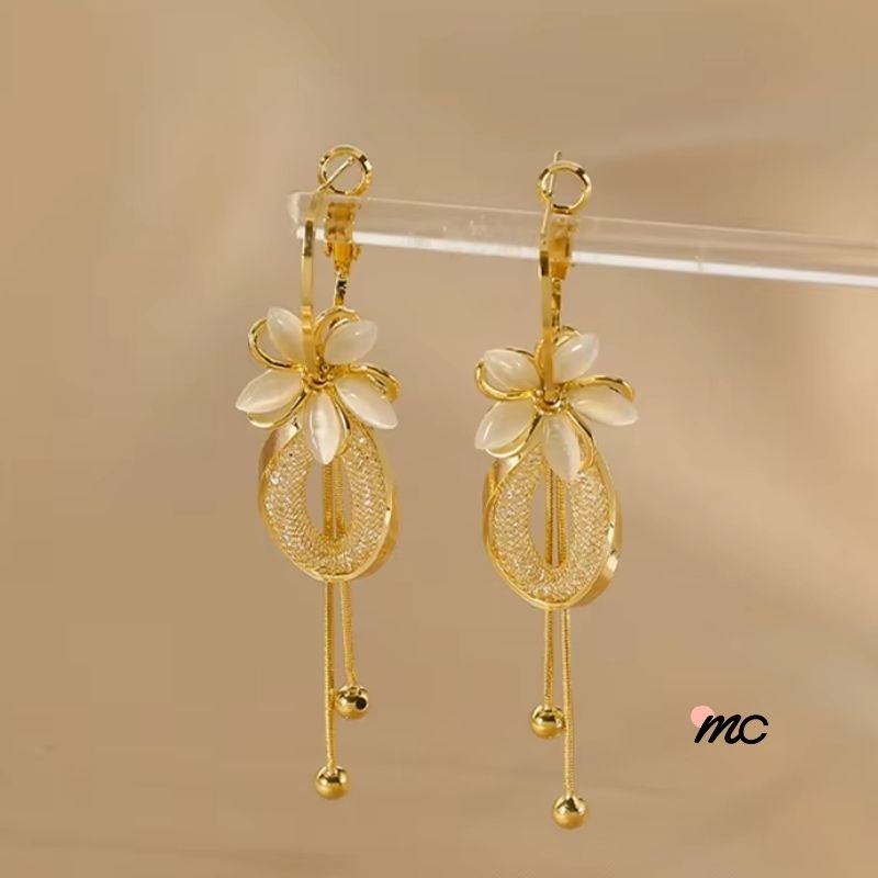 Pendientes con borlas de flores y piedra de ojo de gato